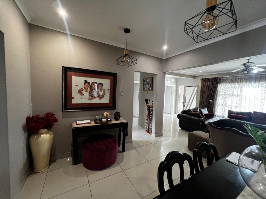 8 Bedroom Property for Sale in Abbotsford Eastern Cape